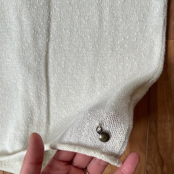 Roxy Top - Picture 3 of 7